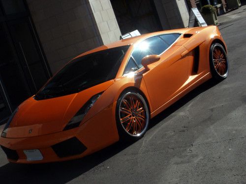 I first spotted this orange Lamborghini Gallardo with matching aftermarket