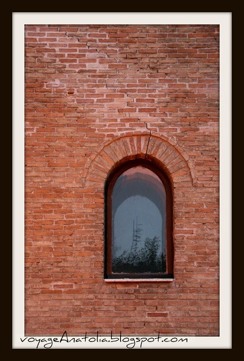 Window by voyageAnatolia.blogspot.com