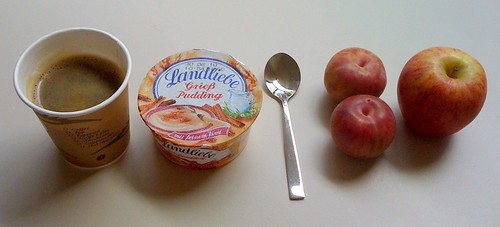 Grießpudding, Pluots & Apfel