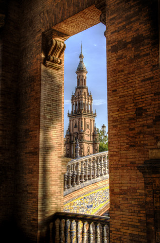 Window and tower. Seville. Ventana y torre. Sevilla