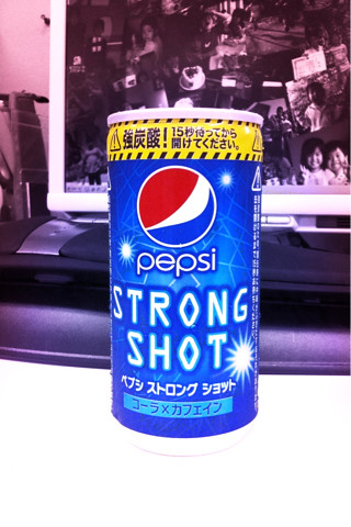 “PEPSI STRONG SHOT”コーラ飴のようなお味。特に何とも・・・