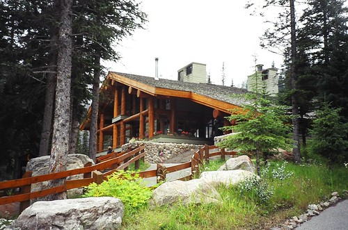 Rustic Moraine Lake Lodge,
