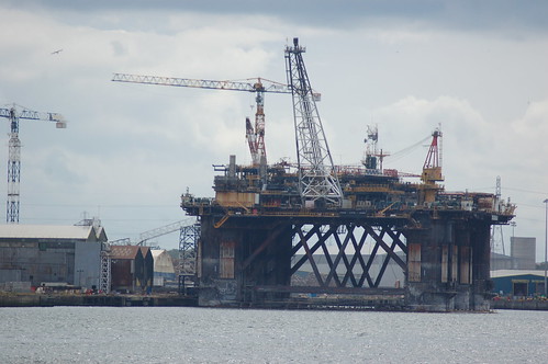 Oil rig on Tyne Jul 10