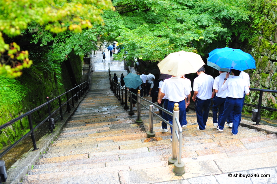 Walking down the steps after visiting Jishu Shrine