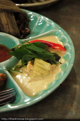 Jai Thai - Pineapple Rice Set : Green Curry