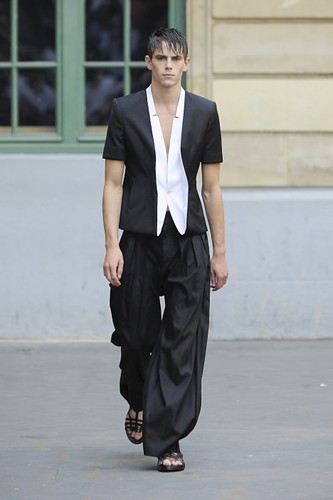 Jeremy Young3265_SS11_Paris_Songzio(lizzylily@mh)