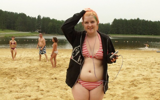 Look at that beach bod--and healing infected belly piercing. lawlz.