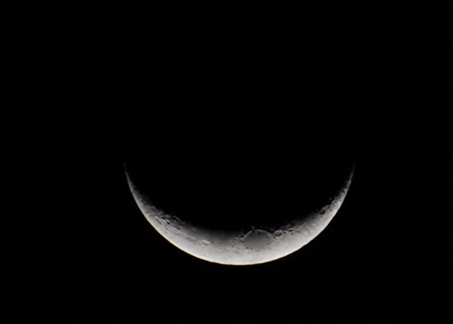 2010-08-13 18-54-42 - IMG_0213 Waxing Crescent Moon