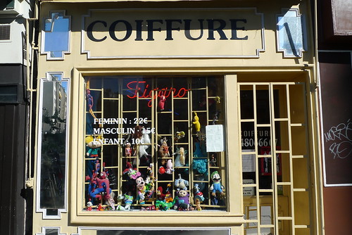 Vitrine  coiffeur - Paris 11eme, juillet 2010