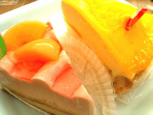 白桃ケーキとレモンケーキ