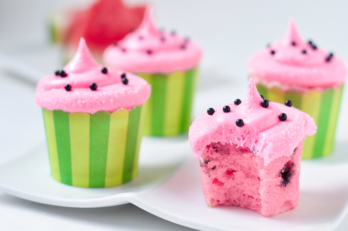These watermelon cupcakes are SO pretty You can find the recipe at awesome 