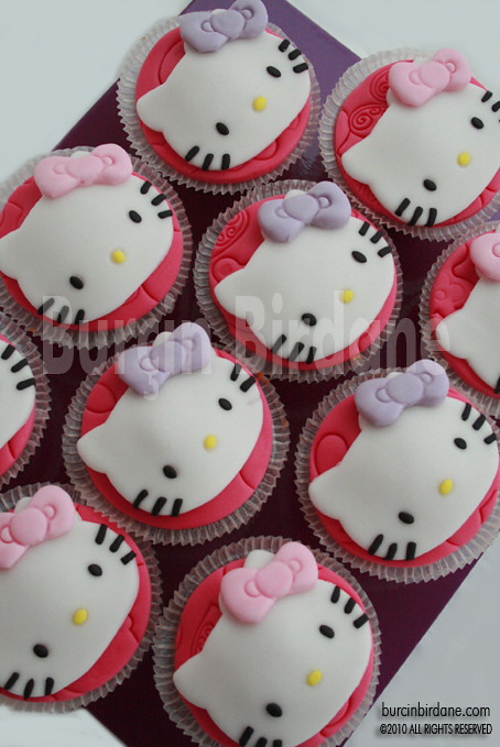 Hello Kitty Cupcake__