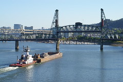 The Western Comet pushes a barge full of gravel towards the Hawthorne Bridge