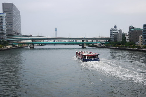 水上バスと東京スカイツリー