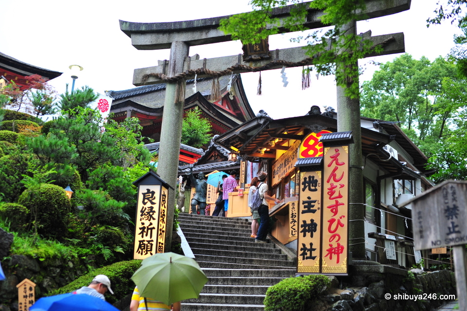 Jishu Shrine is located within the grounds of Kiyomizudera, a famous Temple in Kyoto