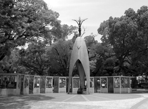 Japan 日本 2009 B&W — Hiroshima (広島市) (Hiroshima) — Hiroshima Peace Memorial Park (広島平和記念公) 61