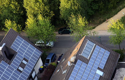 solaranlage unser Auto aus der Luft betrachtet picture photo bild