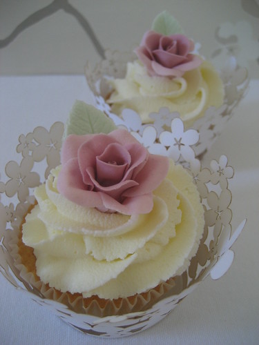 country garden roses by Sweet Tiers Cakes (Hester).