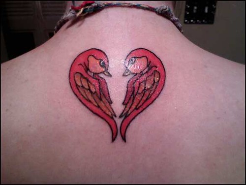 broken heart tattoo design. cool roken heart tattoo
