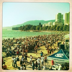 Crowd is getting thicker at English Bay #fireworks @celeboflight