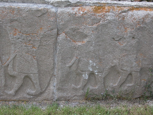 DSCN0871 Alacahöyük, mur à droite de la porte, détail