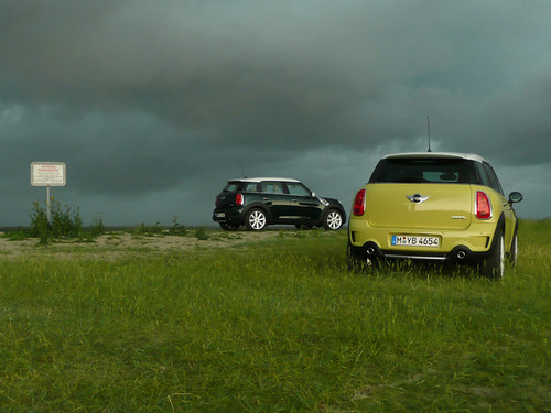 MINI Countryman in Absolute Black and Bright Yellow