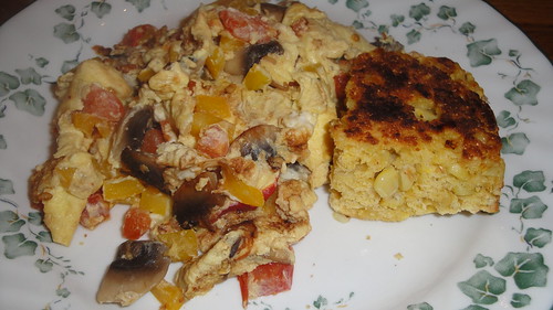 Vegetable omelet with toasted corn bread