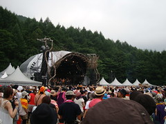 Fuji Rock Festival 10 afternoon BUFFALO DAUGHTERはチボマットとは違った。それとOZOMATLI。