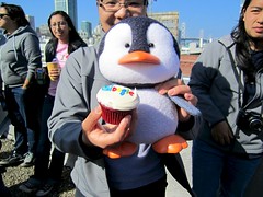 The SuperPoke Penguin would like to offer you a cupcacke