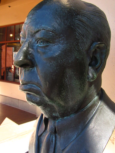 Alred Hitchcock bust at Universal Studios Entrance