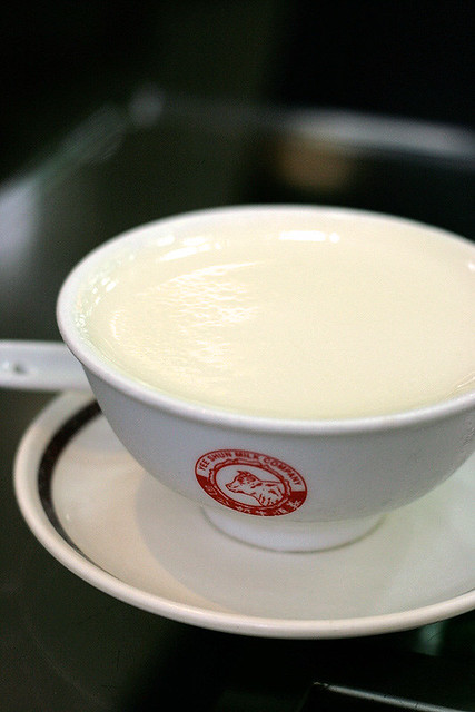 Steamed milk with ginger juice, cold