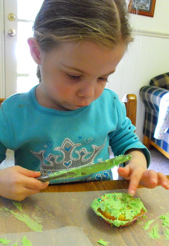 Amelia icing cupcake