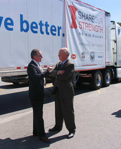 FNS Southwest Regional Administrator Bill Ludwig talks with Billy Shore, Executive Director of Share Our Strength, following a press conference in Little Rock, Arkansas.