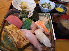 にぎり寿司（900円）
