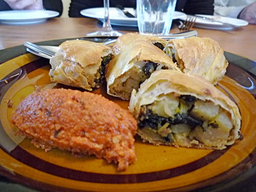 Yufka roll with kohlrabi, black kale and leeks