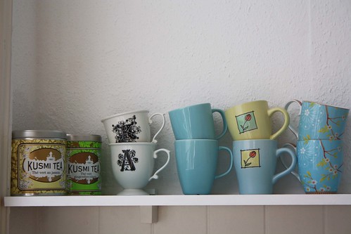 Mugs_in_the_kitchen