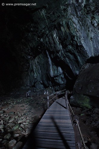The enormous passage of Deer cave