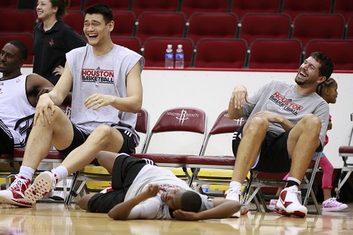 September 26th, 2010 - Yao Ming, Brad Miller and other players have a big laugh at Rockets training camp Sunday afternoon