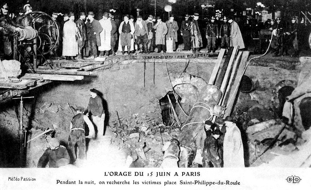 recherche des victimes dans l'effondrement place Saint-Philippe-du-Roule suite à l'orage du 15 juin 1914
