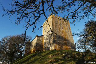 Castle of San Paio de Narla (Spain), history and relic of the Middle Ages. Fortaleza de San Paio de Narla (Friol-Lugo-Galicia), historia y reliquia de la edad media.