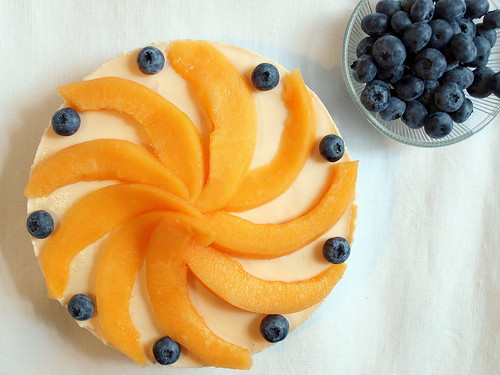 Cantaloupe-Melonen-Kuchen mit Blaubeeren