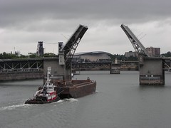 Thomas pushes a barge towards the Morrison Bridge