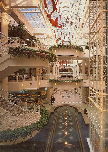 Inside St. Louis Centre (1988) : r/StLouis