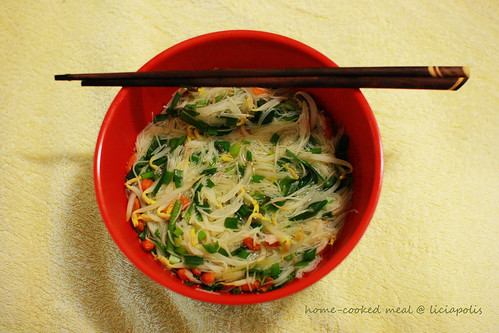 Instant Bee-Hoon with garnishes and Wolfberry