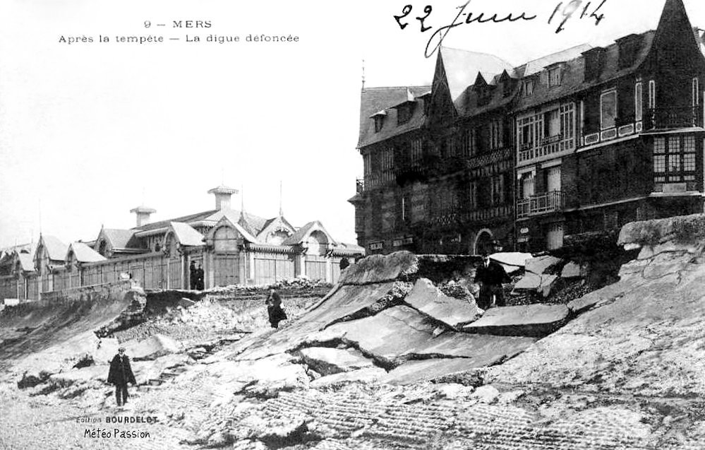 digue défoncée et dégâts après la tempête du 16 mars 1914 à Mers les Bains