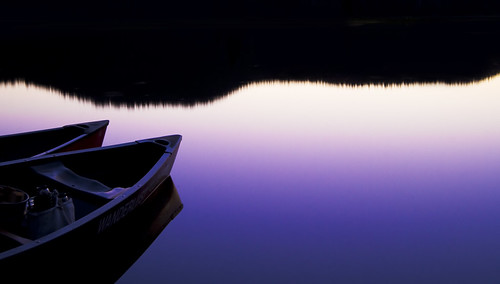 フリー写真素材|自然・風景|湖・池|夕日・夕焼け・日没|ボート・カヌー|パープル|