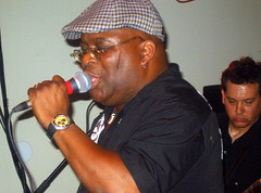 BARRENCE WHITFIELD & THE SAVAGES