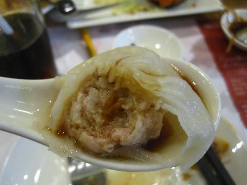 xiao long bao with sauce