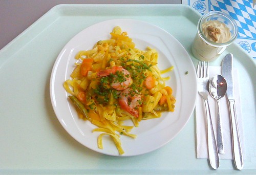 Curry noodles with shrimps & scampi