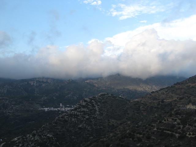 The clouds and morning mist are leaving Kalamafka.